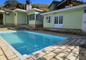 Foto 1 de Casa com 2 Quartos à venda, 109m² em Governador Portela, Miguel Pereira