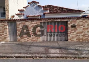 Foto 1 de Casa com 2 Quartos à venda, 180m² em Madureira, Rio de Janeiro