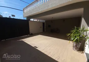 Foto 1 de Casa com 3 Quartos para alugar, 190m² em Centro, Taubaté