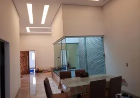 Foto 1 de Casa com 3 Quartos à venda, 209m² em Jardim Holanda, Uberlândia