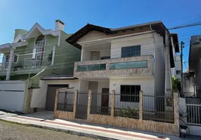 Foto 1 de Sobrado com 3 Quartos para alugar, 252m² em Centro, Balneário Camboriú