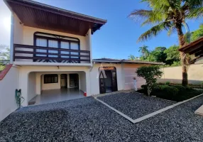 Foto 1 de Casa com 3 Quartos para alugar, 198m² em Costa E Silva, Joinville