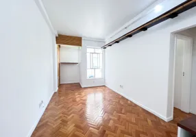 Foto 1 de Apartamento com 2 Quartos para alugar, 62m² em Laranjeiras, Rio de Janeiro