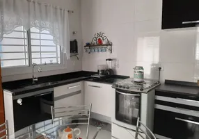 Foto 1 de Sobrado com 3 Quartos à venda, 110m² em Vila Libanesa, São Paulo