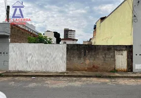 Foto 1 de Lote/Terreno à venda, 300m² em Candida Câmara, Montes Claros