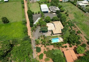 Foto 1 de Fazenda/Sítio com 3 Quartos à venda, 21000m² em Centro, Tupã