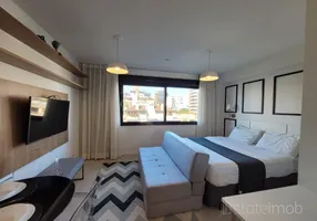 Foto 1 de Apartamento com 1 Quarto para alugar, 29m² em Mont' Serrat, Porto Alegre
