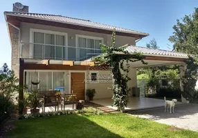 Foto 1 de Casa de Condomínio com 3 Quartos à venda, 590m² em Mosela, Petrópolis