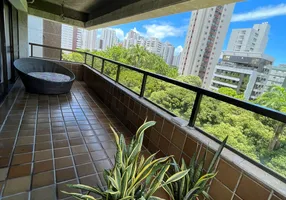 Foto 1 de Apartamento com 4 Quartos à venda, 206m² em Jaqueira, Recife
