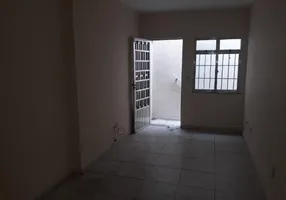 Foto 1 de Casa com 2 Quartos para alugar, 60m² em Alcântara, São Gonçalo
