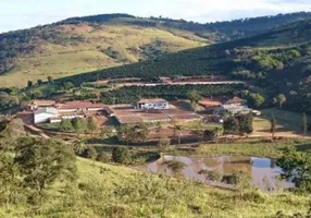 Foto 1 de Fazenda/Sítio com 4 Quartos à venda, 150m² em Zona Rural, Santo Antônio do Amparo