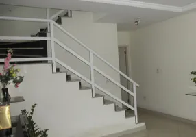 Foto 1 de Sobrado com 3 Quartos à venda, 223m² em Ponta da Praia, Santos