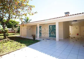 Foto 1 de Casa com 2 Quartos à venda, 76m² em Barra do Saí, Guaratuba