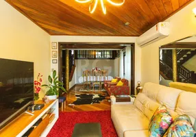 Foto 1 de Casa com 4 Quartos à venda, 350m² em Vila Assunção, Porto Alegre