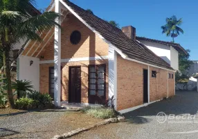 Foto 1 de Casa com 6 Quartos à venda, 166m² em Atiradores, Joinville