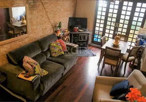 Foto 1 de Casa com 4 Quartos à venda, 161m² em Teresópolis, Porto Alegre