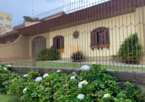 Foto 1 de Casa com 4 Quartos à venda, 800m² em Santa Quitéria, Curitiba