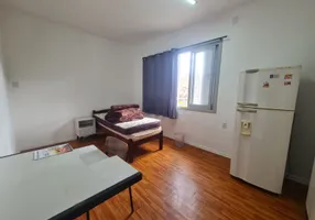 Foto 1 de Apartamento com 1 Quarto para alugar, 28m² em Floresta, Porto Alegre