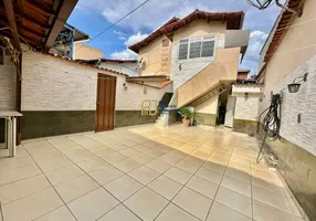 Foto 1 de Casa com 3 Quartos à venda, 240m² em Planalto, Belo Horizonte