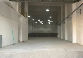 Foto 1 de Galpão/Depósito/Armazém com 2 Quartos para alugar, 332m² em Parque Oratorio, Santo André