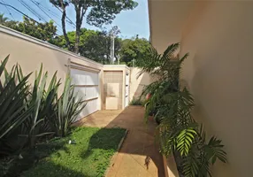 Foto 1 de Sobrado com 3 Quartos à venda, 300m² em Pacaembu, São Paulo