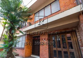 Foto 1 de Sobrado com 4 Quartos à venda, 220m² em Rio Branco, Porto Alegre