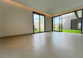 Foto 1 de Casa de Condomínio com 4 Quartos à venda, 354m² em Jardim Versailles, Uberlândia