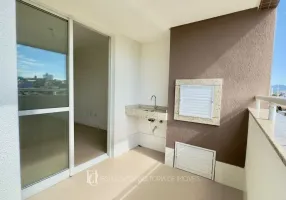 Foto 1 de Apartamento com 3 Quartos à venda, 93m² em Barreiros, São José