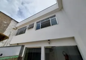 Foto 1 de Sobrado com 3 Quartos para venda ou aluguel, 180m² em Centro, Campos dos Goytacazes