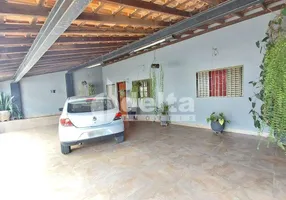 Foto 1 de Casa com 3 Quartos à venda, 197m² em Santa Mônica, Uberlândia