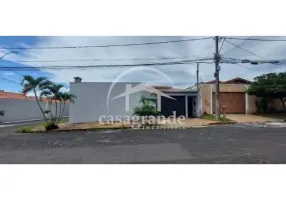 Foto 1 de Casa com 4 Quartos para alugar, 290m² em Umuarama, Uberlândia