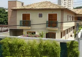 Foto 1 de Casa de Condomínio com 4 Quartos à venda, 230m² em Vila Brasílio Machado, São Paulo
