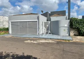 Foto 1 de Casa com 3 Quartos para venda ou aluguel, 200m² em Jardim Portal do Sol, Marília