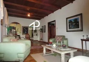 Foto 1 de Casa com 4 Quartos à venda, 278m² em Duque de Caxias, Cuiabá