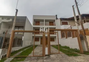 Foto 1 de Sobrado com 3 Quartos à venda, 140m² em Guarujá, Porto Alegre