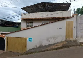 Foto 1 de Casa com 3 Quartos à venda, 250m² em Santa Cruz, Caratinga