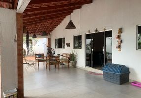 Foto 1 de Casa com 6 Quartos à venda, 387m² em Vila Abajá, Goiânia