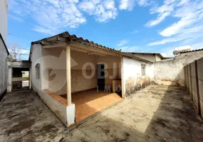 Foto 1 de Casa com 2 Quartos à venda, 98m² em Santa Mônica, Uberlândia