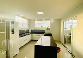 Foto 1 de Casa de Condomínio com 4 Quartos à venda, 195m² em Lagoa, Macaé