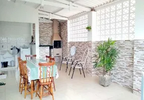 Foto 1 de Casa com 3 Quartos à venda, 180m² em Vila Guilhermina, Praia Grande