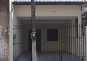 Foto 1 de Casa com 2 Quartos para alugar, 100m² em Jóquei Clube, Fortaleza