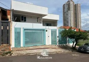 Foto 1 de Sobrado com 4 Quartos à venda, 360m² em Jardim dos Estados, Campo Grande