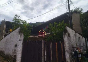 Foto 1 de Sobrado com 4 Quartos à venda, 300m² em Perequê-Mirim, Ubatuba