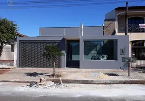 Foto 1 de Casa com 3 Quartos para alugar, 200m² em Leonor, Londrina