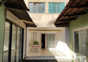 Foto 1 de Casa com 4 Quartos à venda, 308m² em Setor Bela Vista, Goiânia