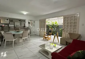 Foto 1 de Casa com 3 Quartos para venda ou aluguel, 350m² em Casa Forte, Recife