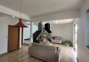 Foto 1 de Casa com 4 Quartos à venda, 203m² em Europa, Contagem