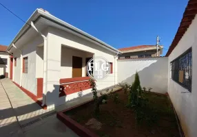 Foto 1 de Casa com 4 Quartos à venda, 252m² em Água Rasa, São Paulo