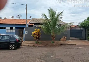 Foto 1 de Casa com 2 Quartos à venda, 133m² em Centro, Florestópolis