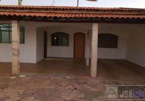 Casa na Rua Nove de Julho, em Pradópolis, por R$ 528.000 - Viva Real